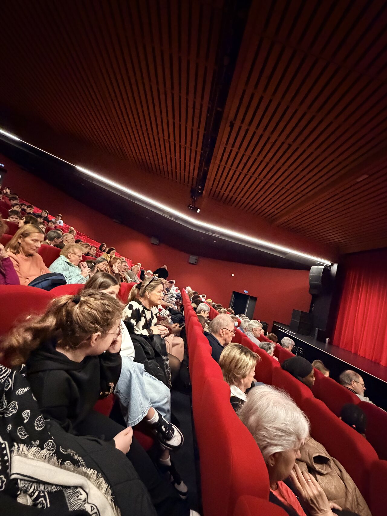 SPECTACLE DE VILLE SPECTACLE DE VILLE