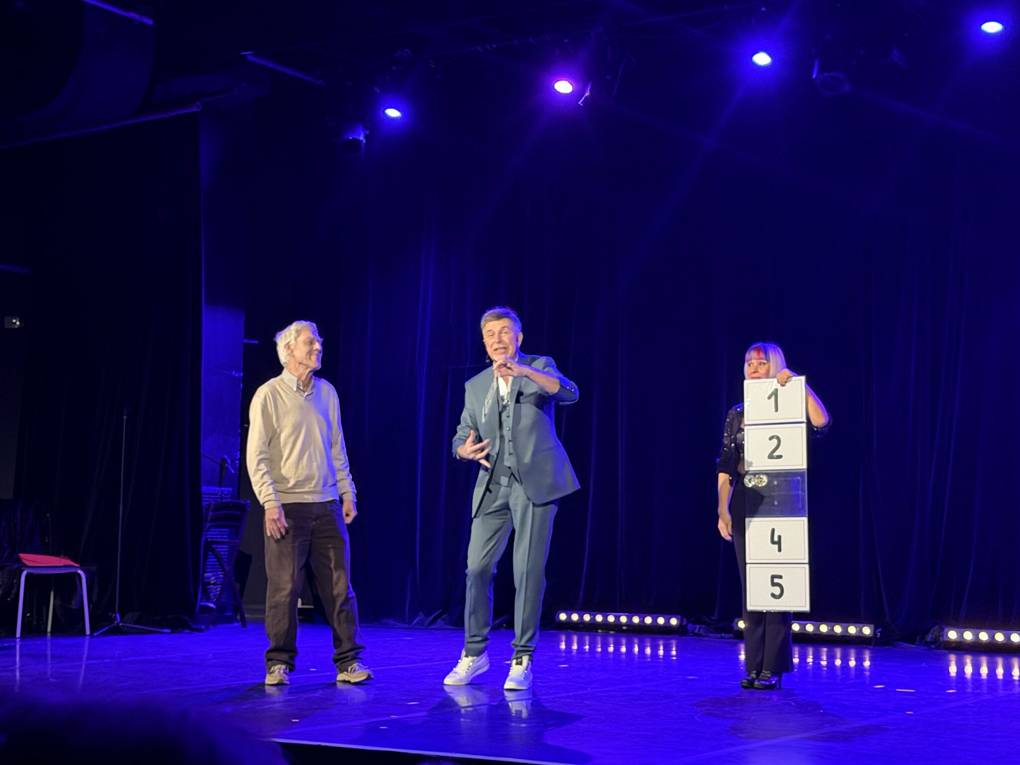 SPECTACLE DE VILLE SPECTACLE DE VILLE