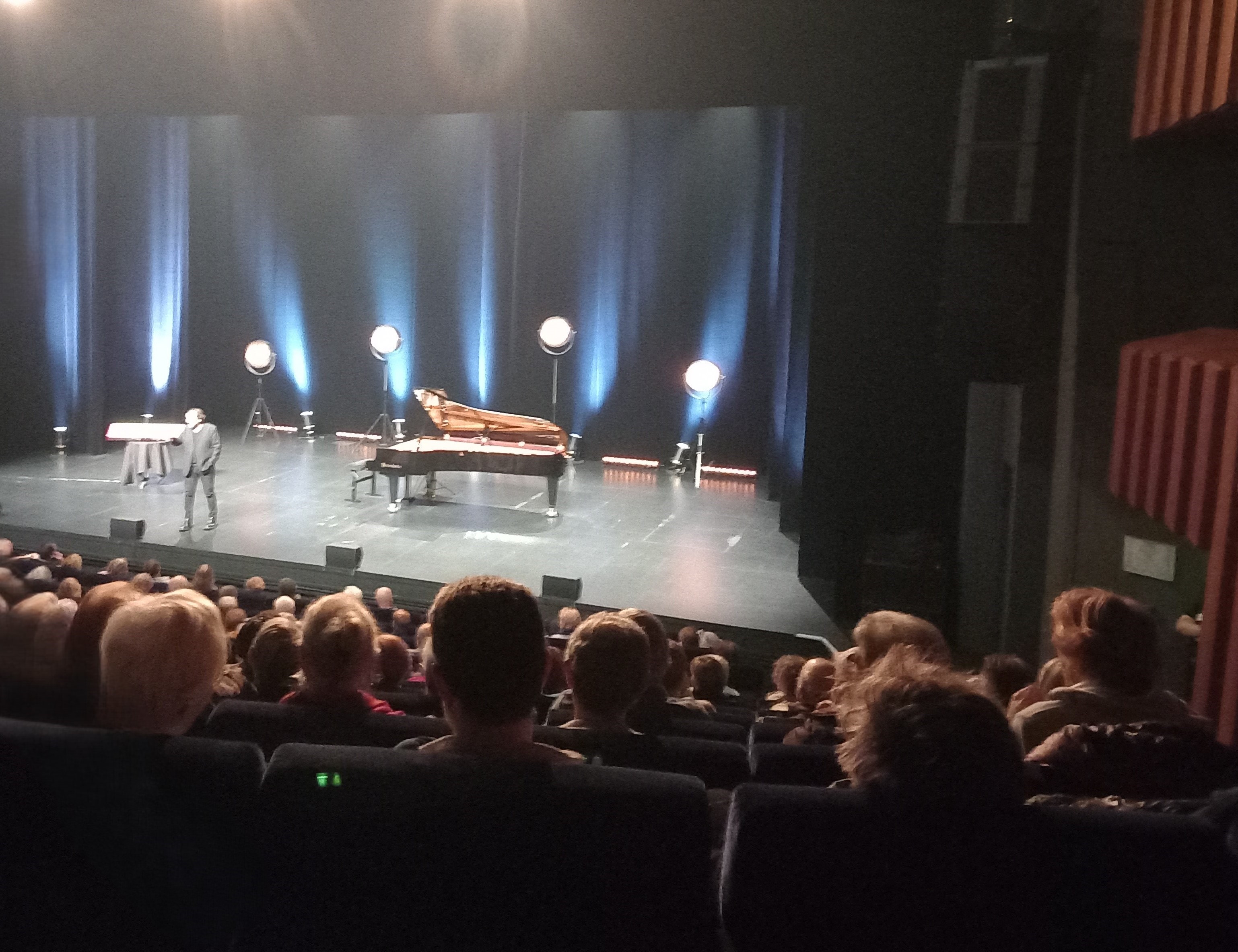 SPECTACLE