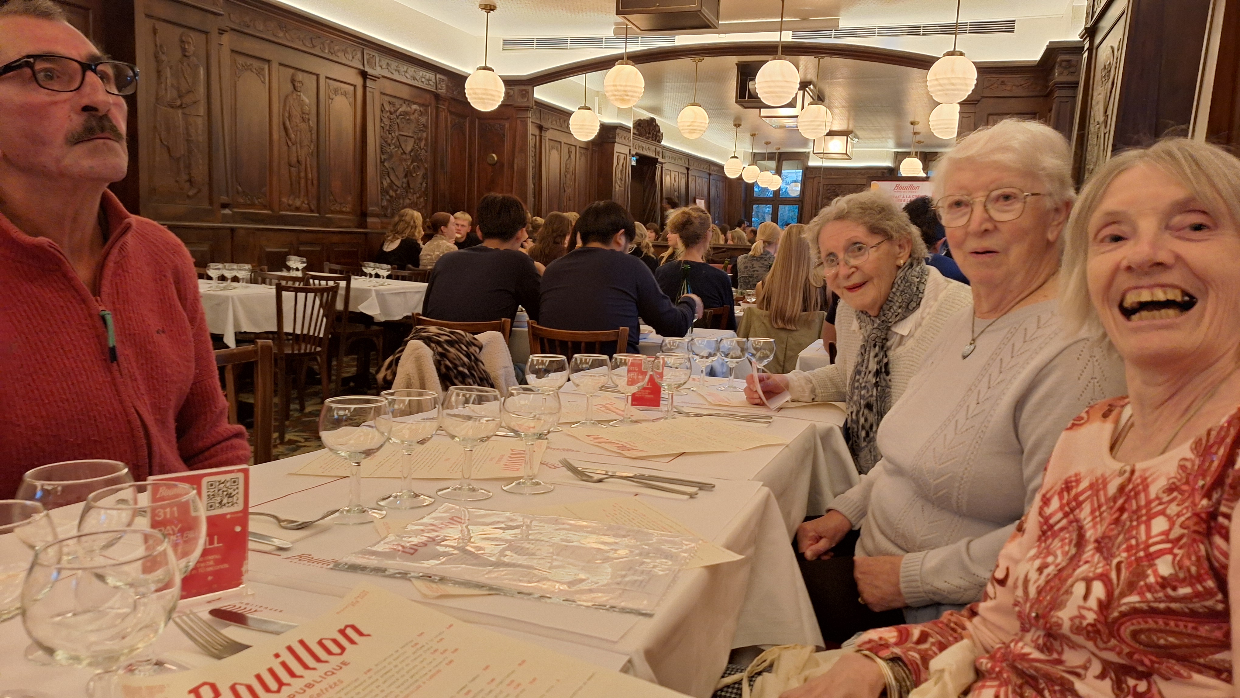 Une soirée à Paris Une soirée à Paris