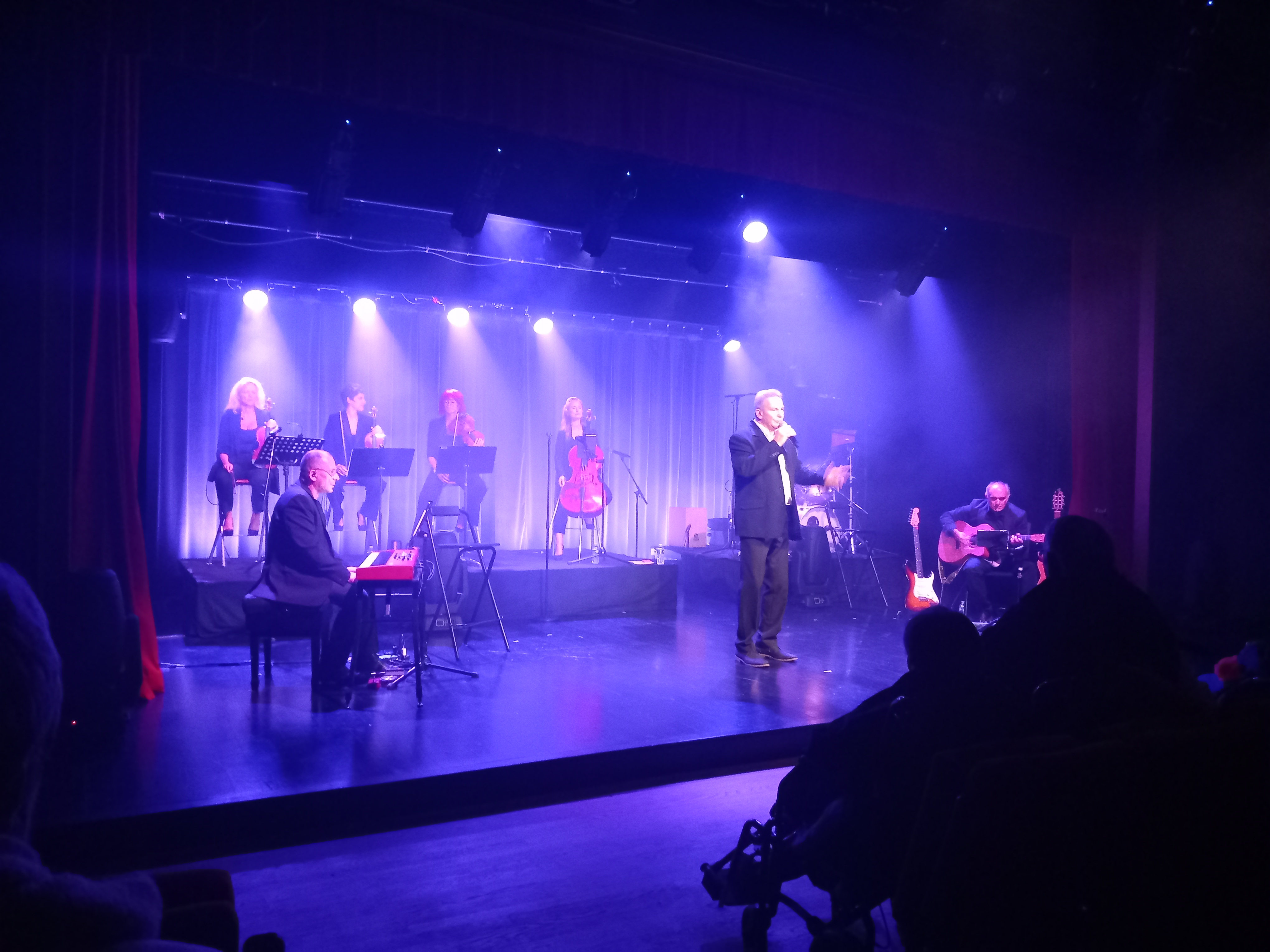 JE T'AIME A LA FOLIE JE T'AIME A LA FOLIE